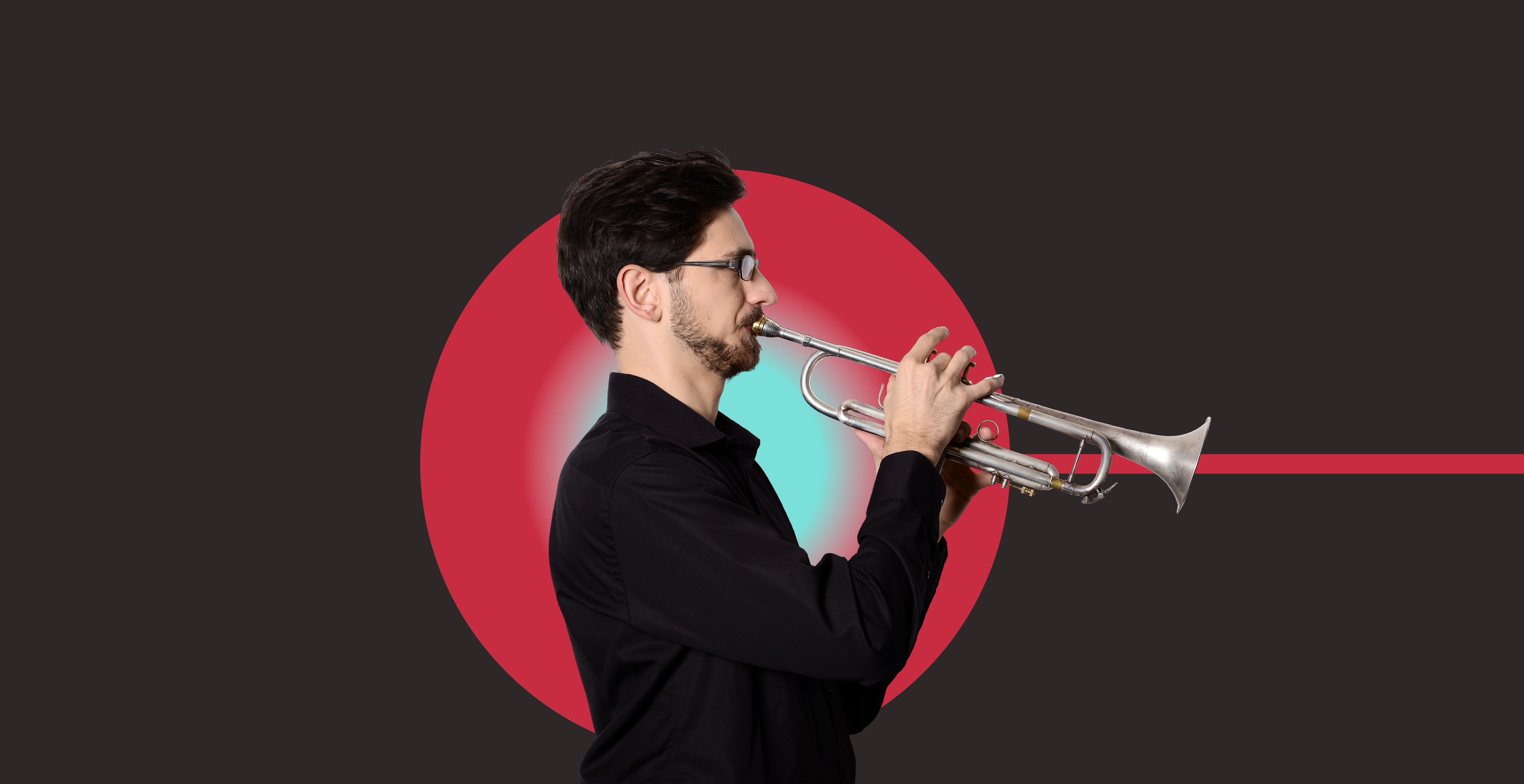 Ruben Giannotti in profile view playing the trumpet with glitch effect